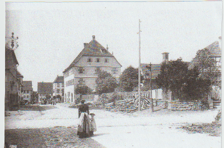 Hauptstraße 1898 mit Rathaus (rechts)1